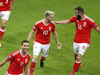 Wales surge into Euro 2016 sem...